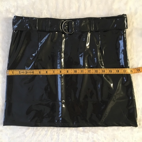H&M NWT A-line shiny mini skirt ring belt black M - Picture 2 of 15